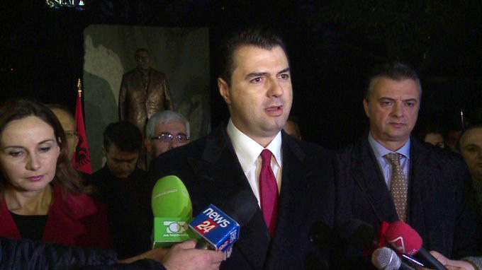 Basha, homazhe te busti: Figura e Ismail Qemalit bie ndesh me ato të pushtetarëve të sotëm