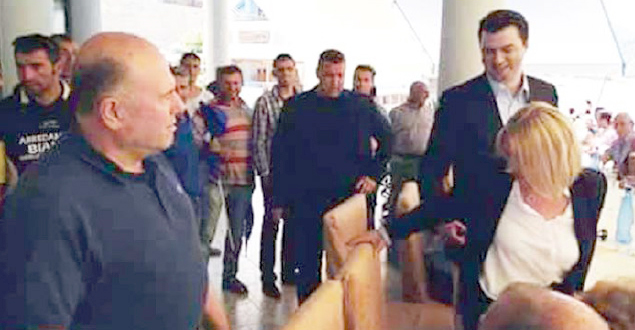 Vasil Bollano në krah të Luzim Bashës, mbështet kandidaten e PD­-së në Himarë