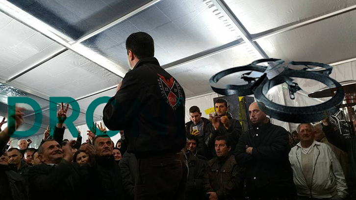 FOTO LAJM/ Befason Lulzim Basha, ja çfarë xhupi ka veshur në vigjilje të 20 shkurtit