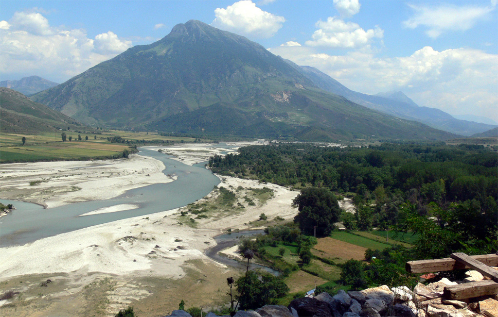 Rama shkel premtimin, heq dorë nga Parku Kombëtar  – licencon një tjetër HEC mbi lumin Vjosë