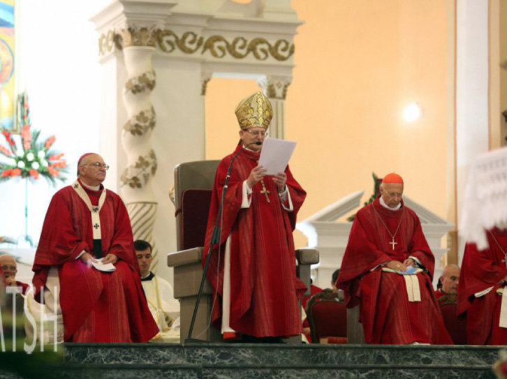 FOTO/ Lumturohen 38 Martirë të klerit katolik