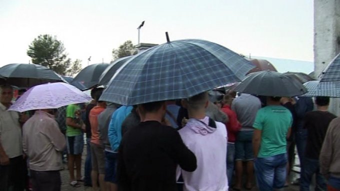 Lushnje, dhjetra banorë në protestë për mungesën e energjisë elektrike