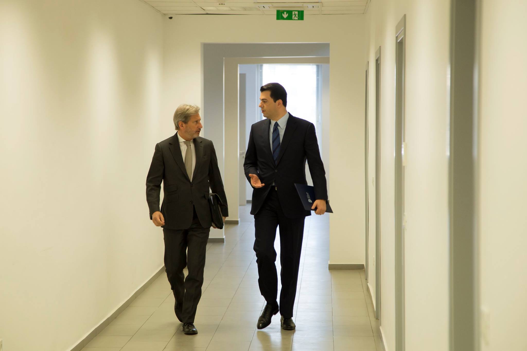 Takimi me Hahn, Basha: Pa dekriminalizimin demokracia dhe integrimi seriozisht të rrezikuara