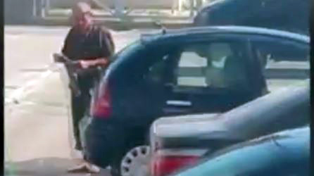 VIDEO SKANDAL/ Fier, të dënuarit lajnë makinat e drejtuesve të burgut në parking