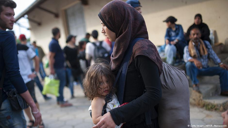 FOTO/ Refugjatë sirianë dhe afganë dynden në Maqedoni