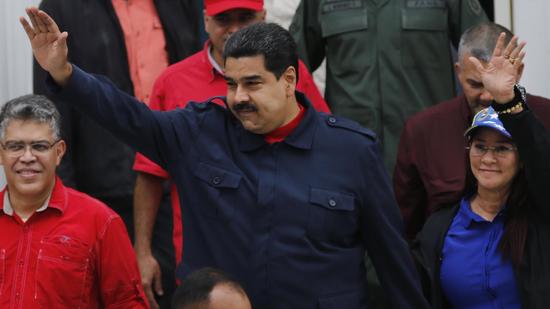 Enver Hoxhës i del emri në Venezuelë ku ka pllakosur kriza ekonomike