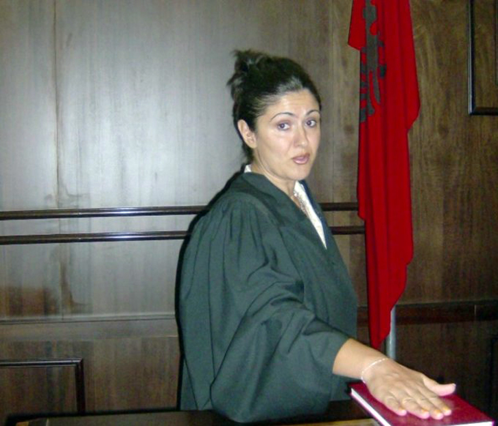 PËRGJIMET/ Gjyqtarja Majlinda Andrea nuk pranonte as toka, as gjë, por vetëm “të thata”