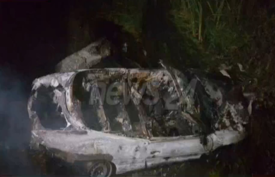 FOTO/Velipojë, shkrumbohet makina ndërsa ecën në rrugë