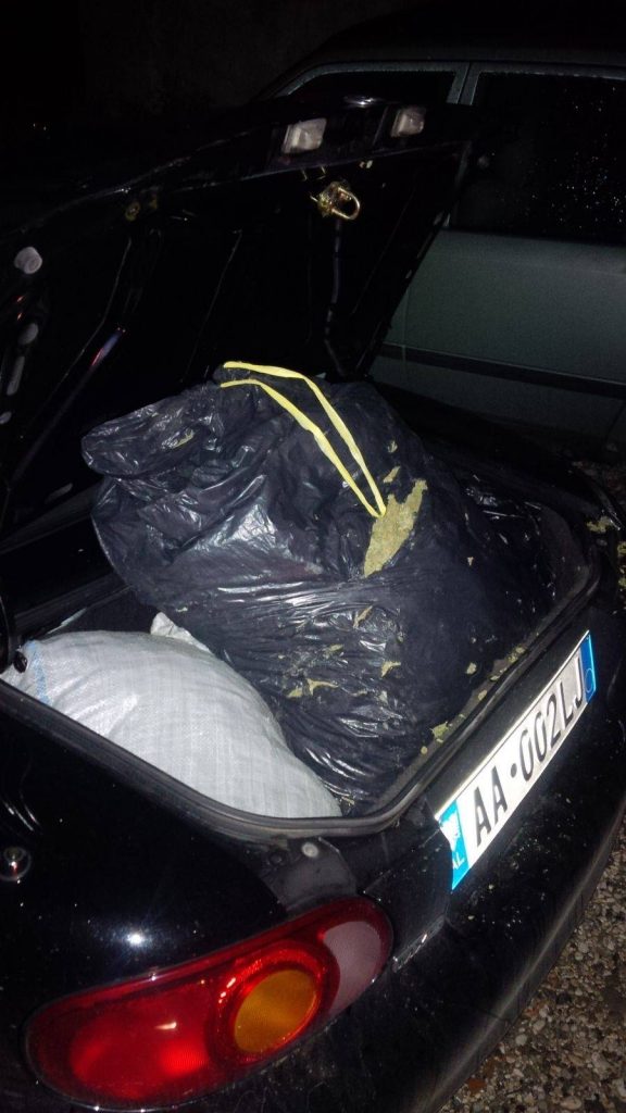 SËRISH DROGË/ 174 kg marijuanë sekuestrohet në kufirin greko shqiptar