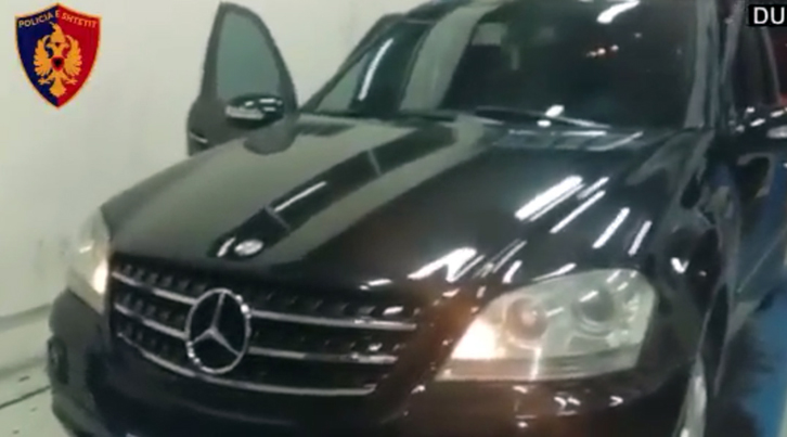 VIDEO/ Porti Durrës, bllokohen fshehur në “Benz-in luksoz, 11 kg marijuanë