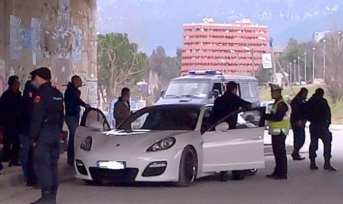 Policia: Skema e trafikimit të makinave luksoze në Tiranë