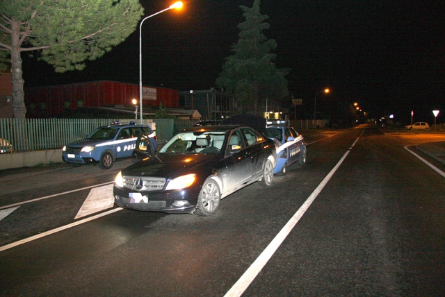 FOTO/Bosi shqiptar plagosi 4 policë italianë në ndjekjen me makina si në filma