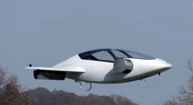 VIDEO/ Makina elektrike realizon me sukses fluturimin e saj të parë