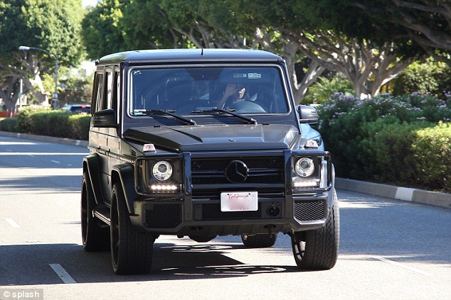 Policia e Tiranës bllokon makinat luksoze