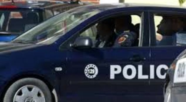 VIDEO/ Polici i dehur në Pogradec dhunon gazetaren dhe grupin e xhirimit