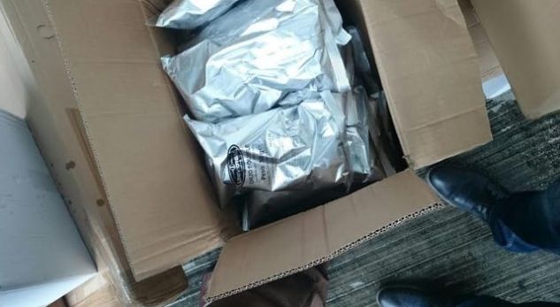 Mallra kontrabandë në Tushemisht, arrestohen polici, doganieri dhe tregtari