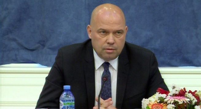 Gjyqtari i arrestuar, Manjani: KLD ta shkarkojë një orë e më parë