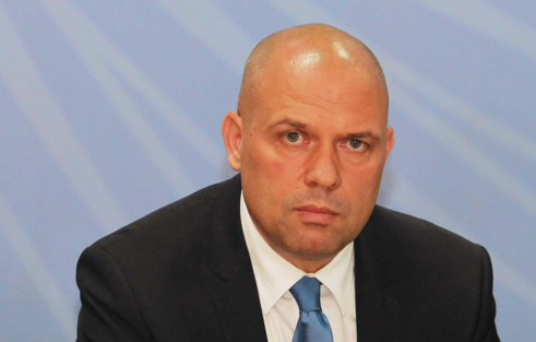 “Kemi ende kriminelë në detyra publike, politika të distancohet”, për kë e ka Manjani?