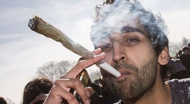 FOTO/ Si u festua Dita e Marijuanës në Britaninë e Madhe