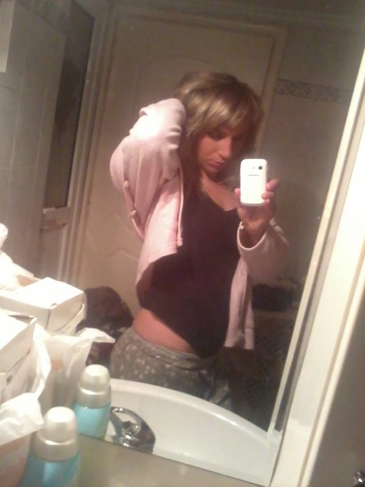 Vjen në Shqipëri nëna e dy fëmijëve të vrarë dje në Korçë