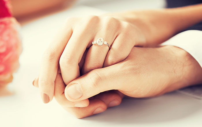 Sociologët: Martesa mes moshës 28-32 vjeç shmang divorcin