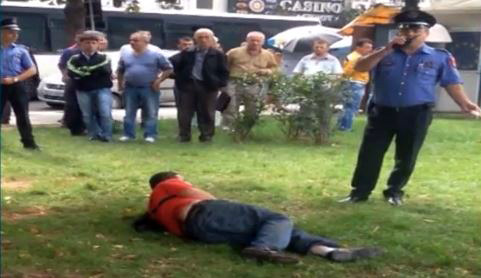 VIDEO/ Tiranë, atentat me armë në qendër të kryeqytetit, një i plagosur