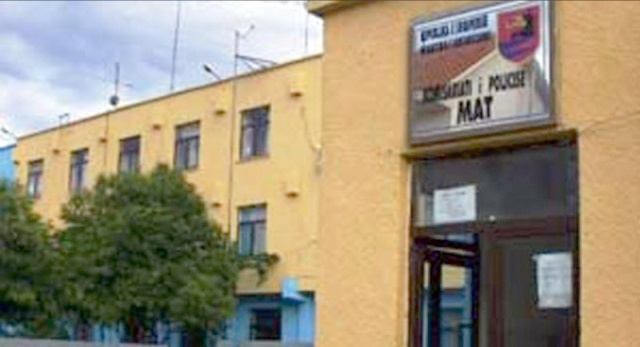 Mat, var veten 17 vjeçarja, familjarët e gjetën në depon e shtëpisë