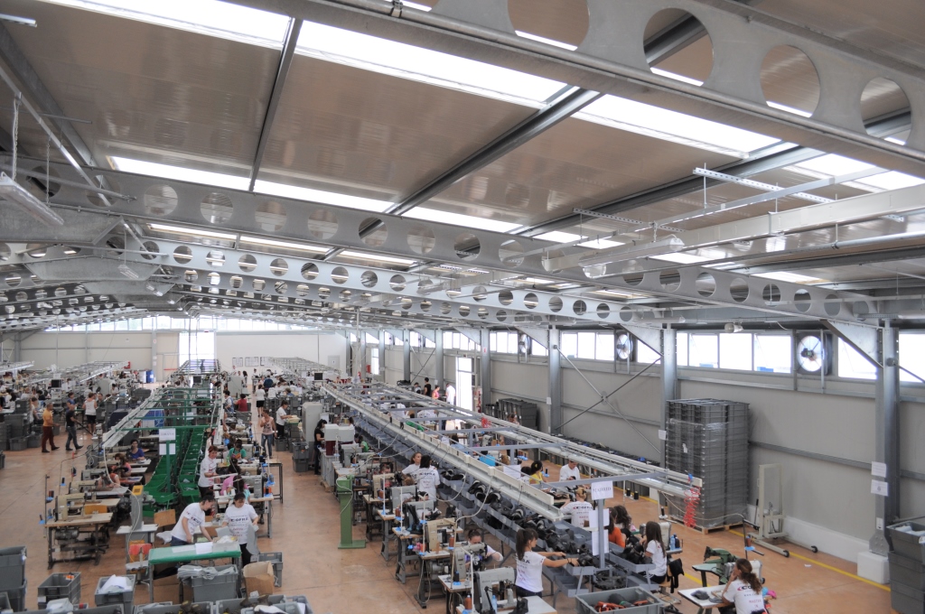 Aksidentohet 19-vjeçarja në firmën e këpucëve, ndalohet pronari  që fshehu ngjarjen  se nuk e kishte siguruar