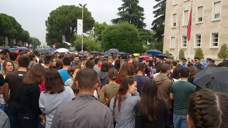 Edhe faza e dytë i lë pa shkollë, maturantët nesër sërish në protestë