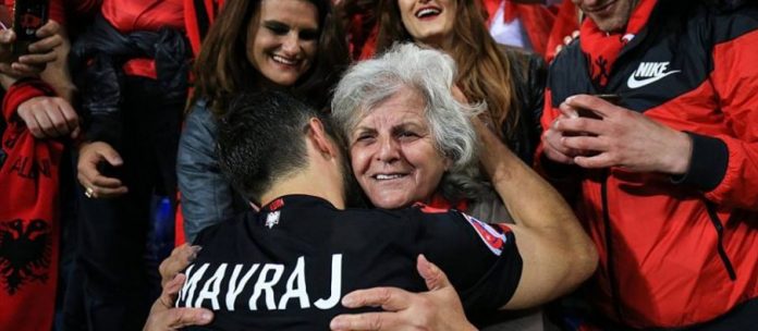 FOTOT/ Momentet pikante të një nate madhështore