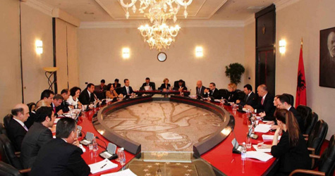 Rama shkarkon  5 prefektë dhe një zëvëndësministër