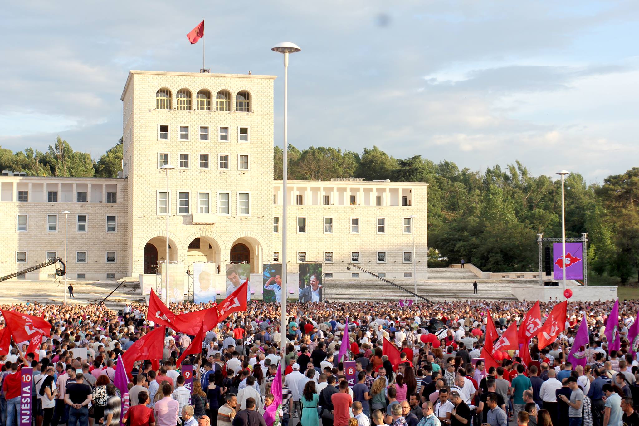 Rama në Tiranë, falje për zotimet e pambajtura. Opozita,  “dinjitet pa asnjë punë”