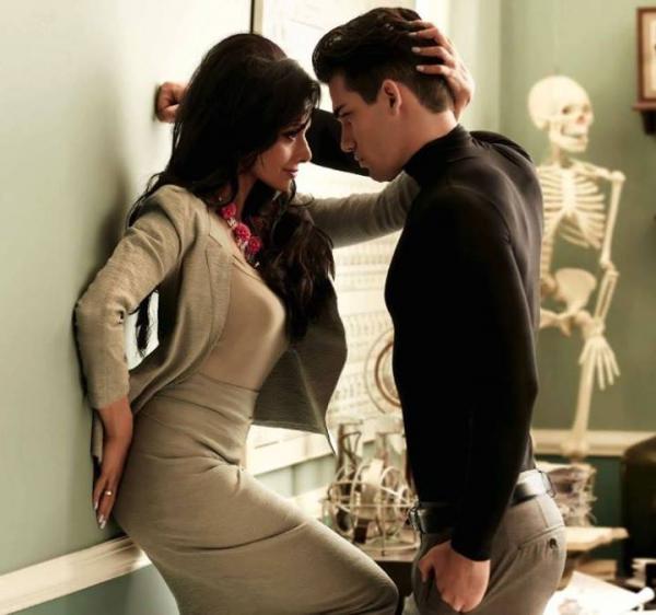 Historia tronditëse e adoleshentit: Ja si më përdor mësuesja e gjuhës për seks