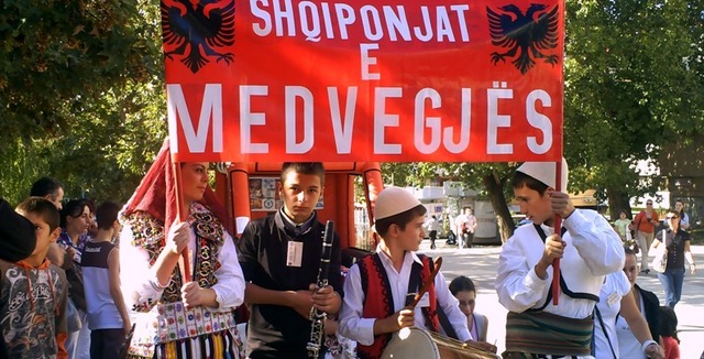 Qeveria serbe shkarkon kryetarin e komunës së Medvegjës