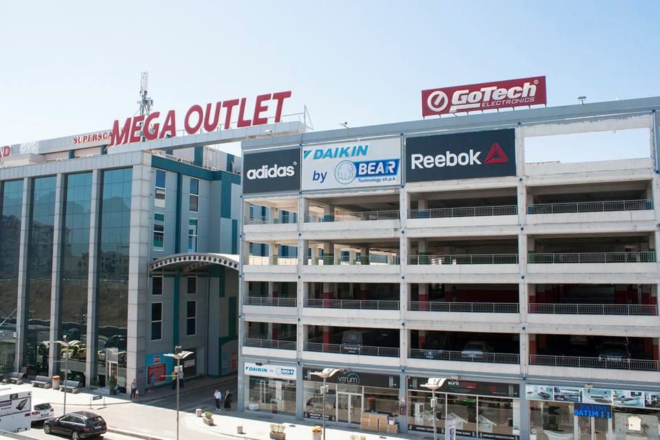 FOTO/ Nuk ka më “Casa Italia” – u shit për 100 lekë, u bë “Mega Outlet”