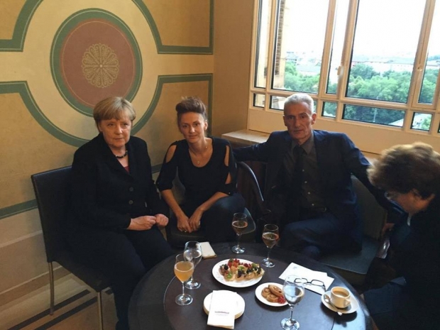 FOTO/ Vrasjet në Mynih, Merkel takon familjarët e Dijamant Zabërgjës