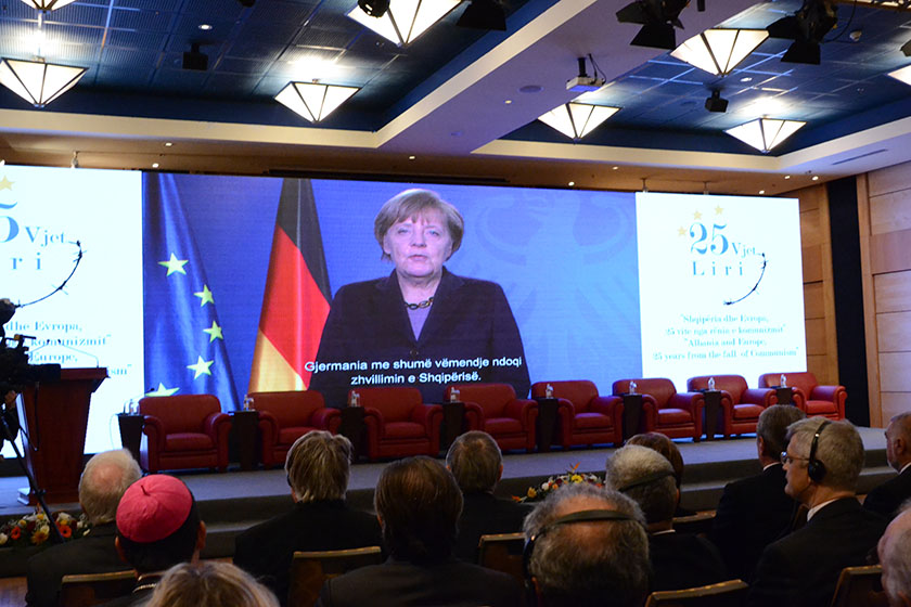 Konferenca e Nishanit, videomesazhe nga Kerry, Merkel dhe Papa Francesku