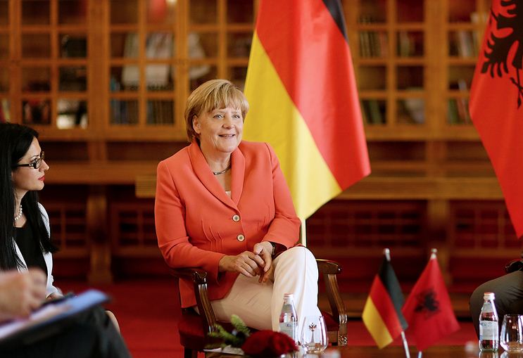 Merkel nuk premton hapjen e negociatave në vjeshtë