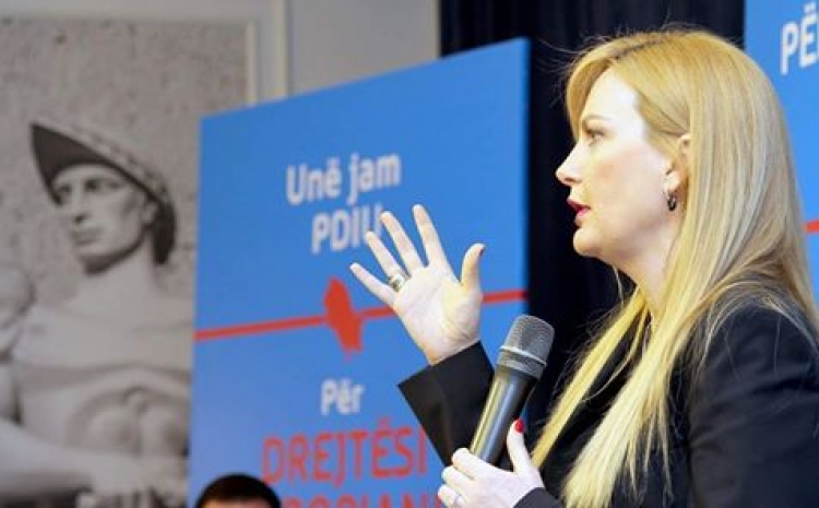 Deputetja e PDIU-së i përvishet ministres Nikolla: Je e cmendur që mbron reformën e arsimit!
