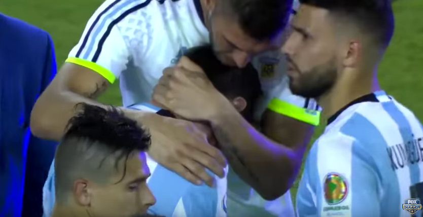 VIDEO/ Messi përlotet, trishton botën e futbollit