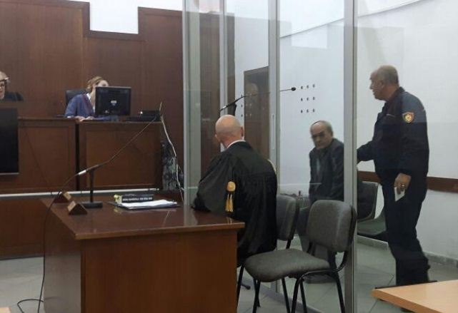 FOTO/Mësuesi që ngacmoi seksualisht 14 vjecaren në gjykatë: Ja cfarë bëra