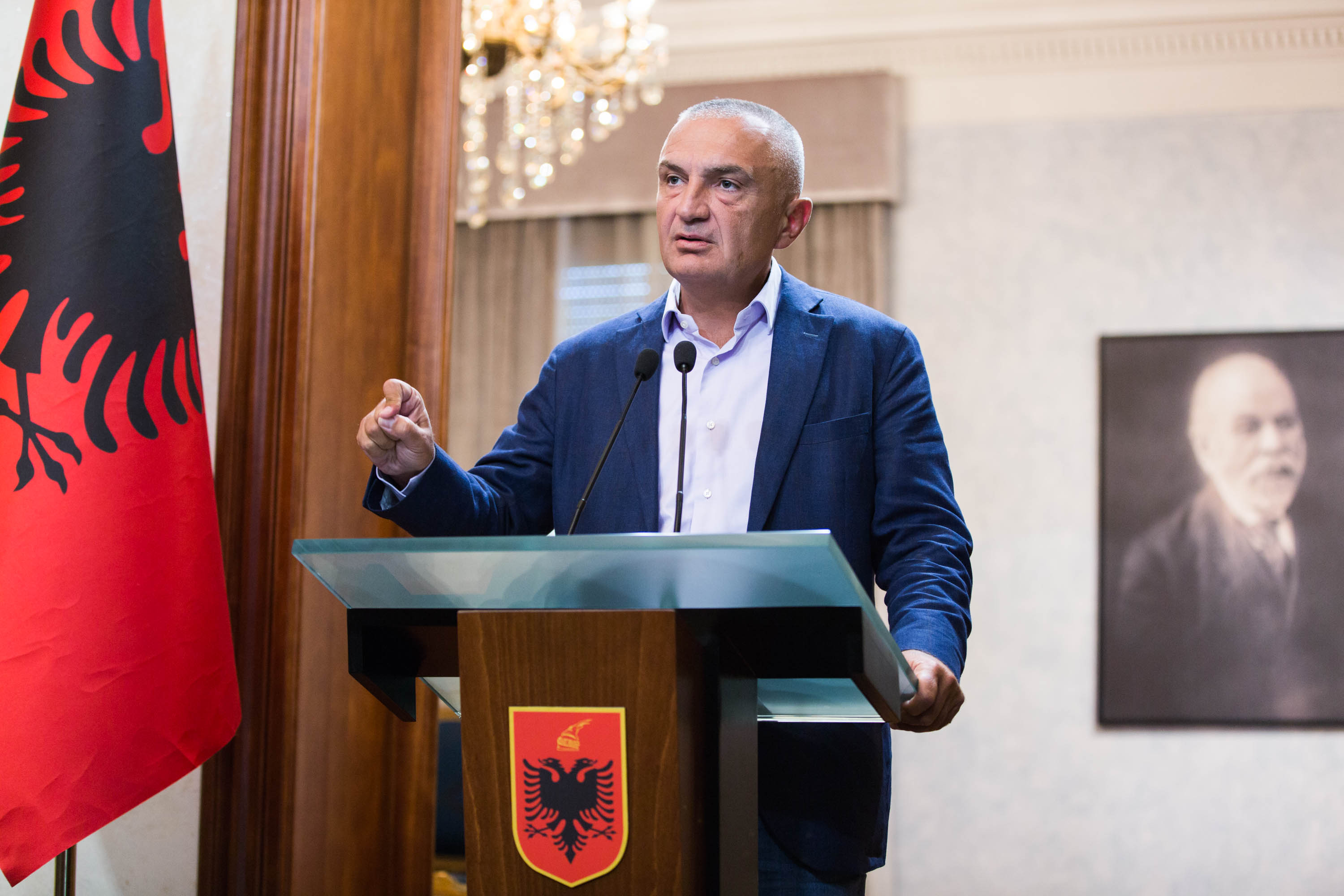 LAJM I FUNDIT/ Meta teston ministrat e vetë për dorëheqjen