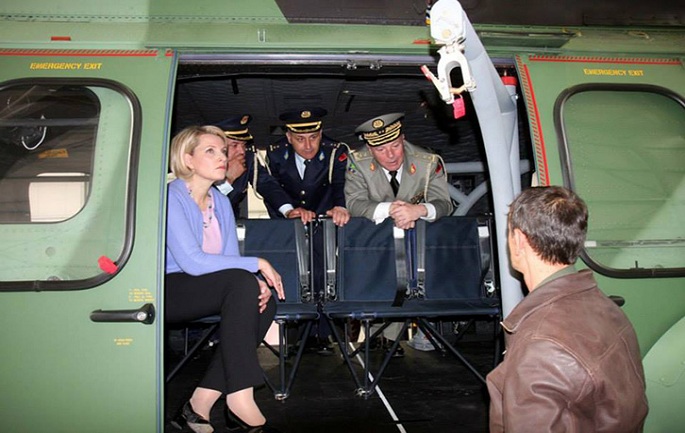 Mimi Kodheli armatoset” deri në dhëmbë”, blen automjet të blinduara dhe armë nga SHBA e Italia