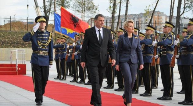 Mimi Kodheli, ngatërresa në politikën kosovare