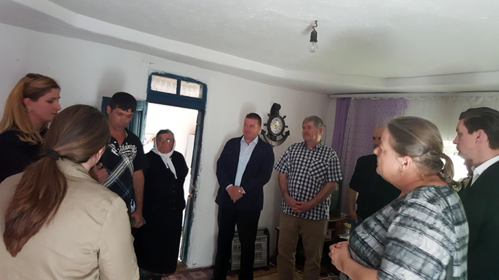 Dragobi, parlamentarët danezë leksion demokracie me përrallat e Andersenit