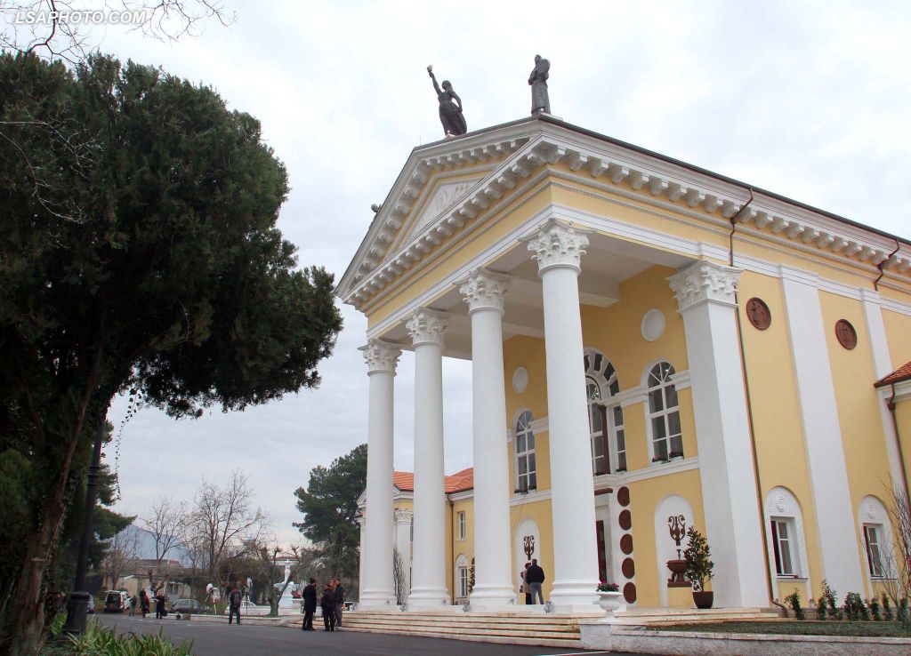 Ligji i ri për statusin e artistit, Ministria e Kulturës e vonuar