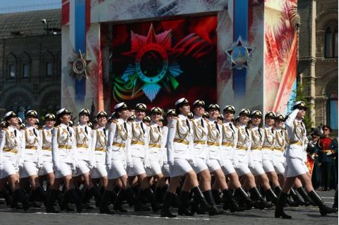 VIDEO/ Putin “tregon dhëmbët” me “ushtrinë e minifundeve”