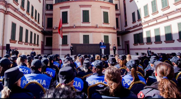 SKANDALI/Te Komisariati nr.4, “policia që duam”: 1500 euro të të japin fëmijën