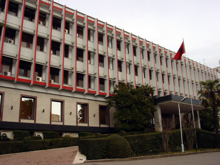 JA PAGAT/ Punë ka po duhen profesionistë, Qeveria hap vende të reja pune, “fëmijë e bashkëshorte diplomati”