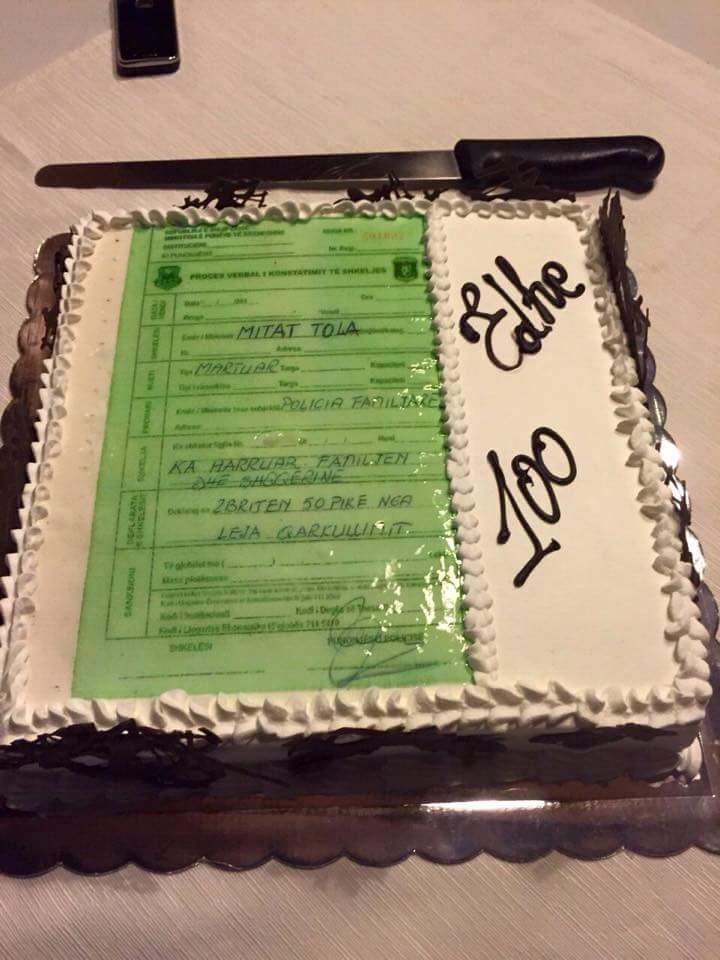 Shefi i Policisë Rrugore, një tortë me gjobë për ditëlindje